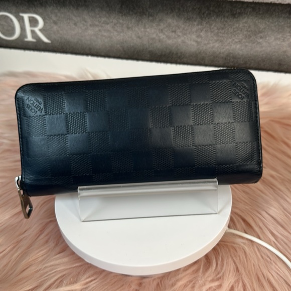 Authentic Louis Vuitton Damier Infini Zippy Black Long Wallet - Picture 4 of 17